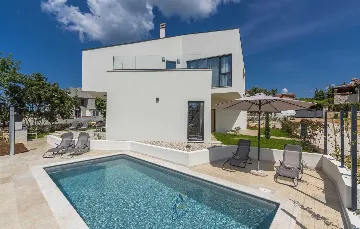 4-Bedroom Villa with Private Pool in Vabriga