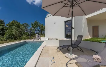 4-Bedroom Villa with Private Pool in Vabriga