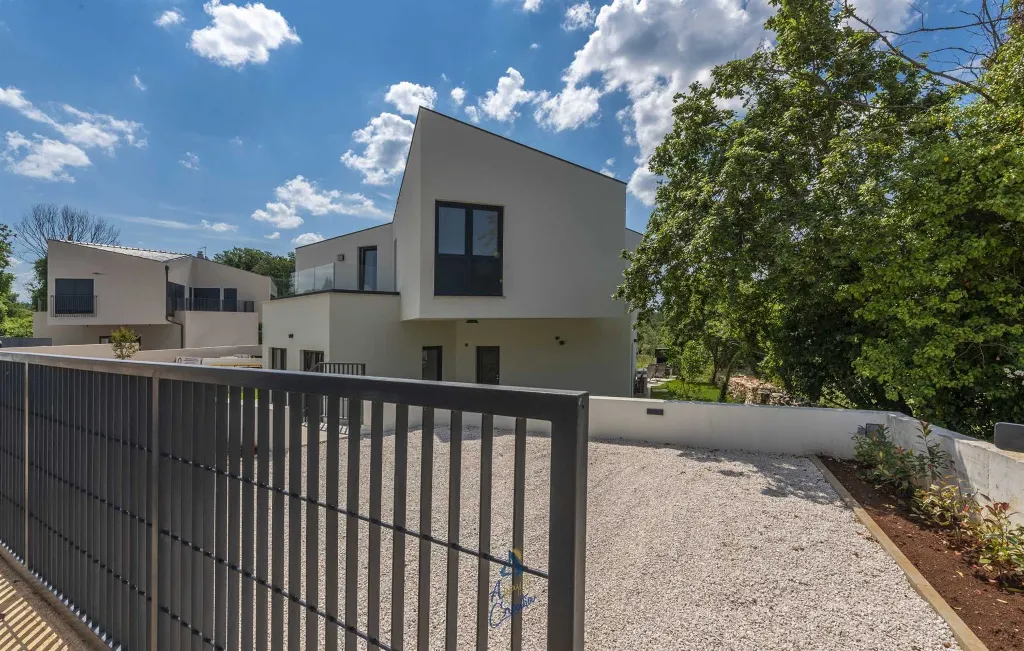 4-Bedroom Villa with Private Pool in Vabriga