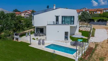 4-Bedroom Villa with Private Pool in Vabriga