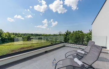 4-Bedroom Villa with Private Pool in Vabriga