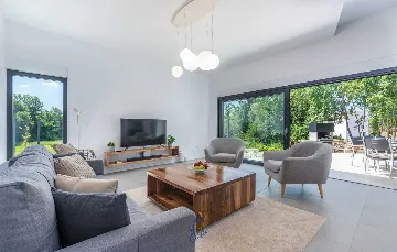 4-Bedroom Villa with Private Pool in Vabriga