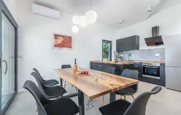 4-Bedroom Villa with Private Pool in Vabriga