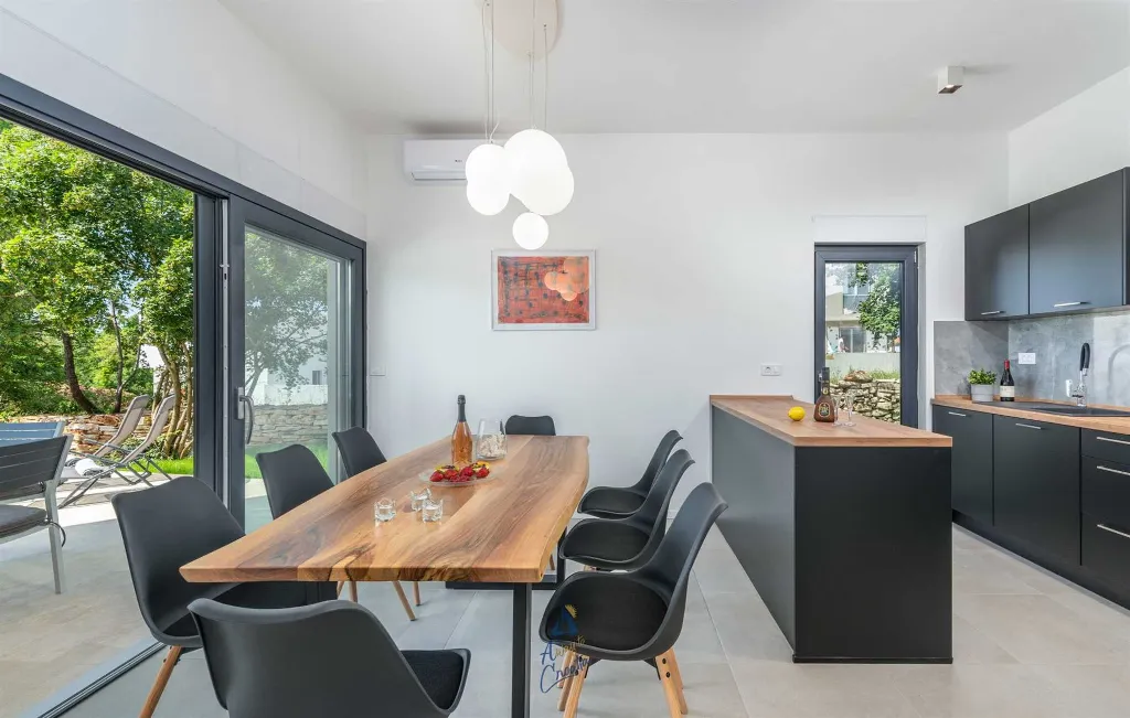 4-Bedroom Villa with Private Pool in Vabriga