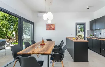 4-Bedroom Villa with Private Pool in Vabriga