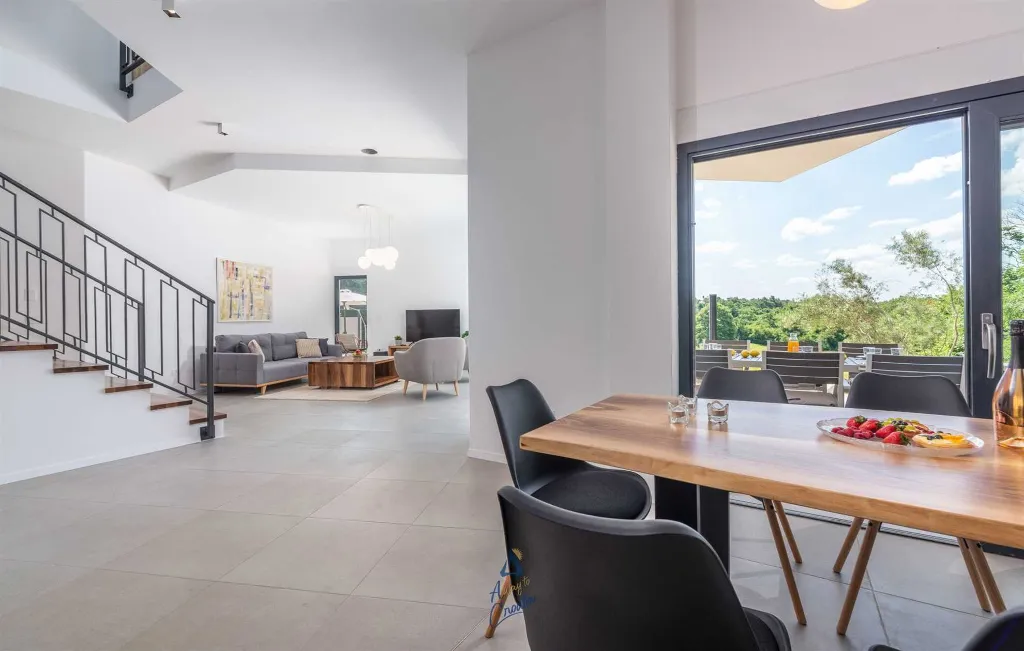 4-Bedroom Villa with Private Pool in Vabriga