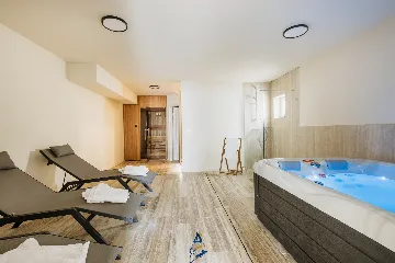 4-Bedroom Villa in Višnjan for Up to 10 Guests