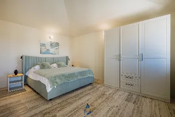 4-Bedroom Villa in Višnjan for Up to 10 Guests