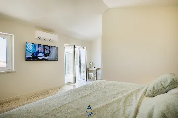4-Bedroom Villa in Višnjan for Up to 10 Guests