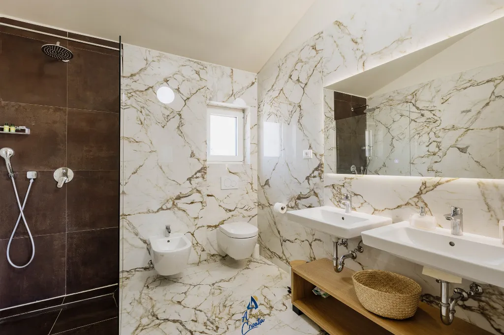 4-Bedroom Villa in Višnjan for Up to 10 Guests