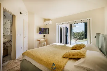 4-Bedroom Villa in Višnjan for Up to 10 Guests