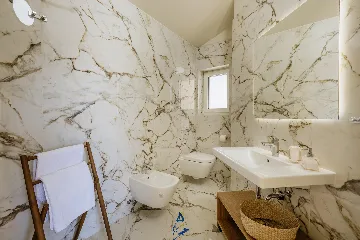 4-Bedroom Villa in Višnjan for Up to 10 Guests