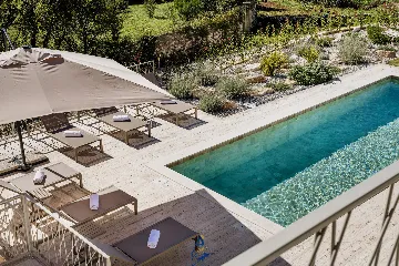 4-Bedroom Villa in Višnjan for Up to 10 Guests