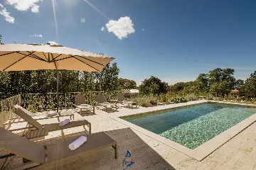 4-Bedroom Villa in Višnjan for Up to 10 Guests