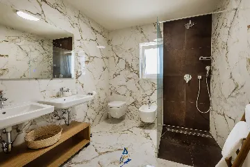 4-Bedroom Villa in Višnjan for Up to 10 Guests