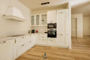 4-Bedroom Villa in Višnjan for Up to 10 Guests