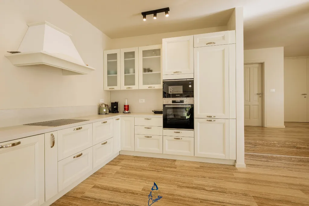 4-Bedroom Villa in Višnjan for Up to 10 Guests