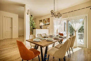 4-Bedroom Villa in Višnjan for Up to 10 Guests