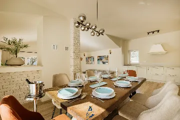4-Bedroom Villa in Višnjan for Up to 10 Guests
