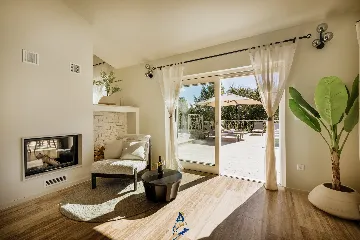 4-Bedroom Villa in Višnjan for Up to 10 Guests