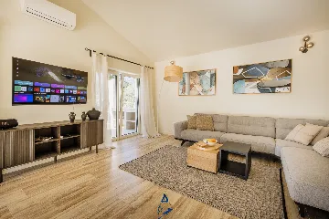 4-Bedroom Villa in Višnjan for Up to 10 Guests