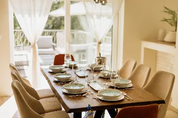 4-Bedroom Villa in Višnjan for Up to 10 Guests