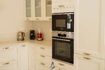 4-Bedroom Villa in Višnjan for Up to 10 Guests