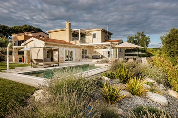 4-Bedroom Villa in Višnjan for Up to 10 Guests