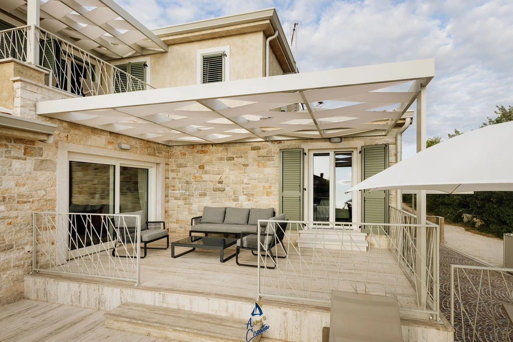 4-Bedroom Villa in Višnjan for Up to 10 Guests