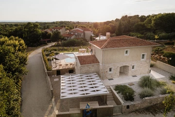 4-Bedroom Villa in Višnjan for Up to 10 Guests