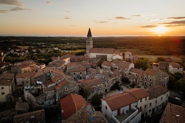 4-Bedroom Villa in Višnjan for Up to 10 Guests