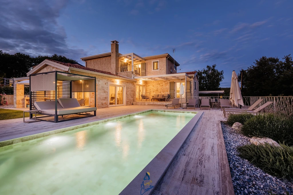 4-Bedroom Villa in Višnjan for Up to 10 Guests