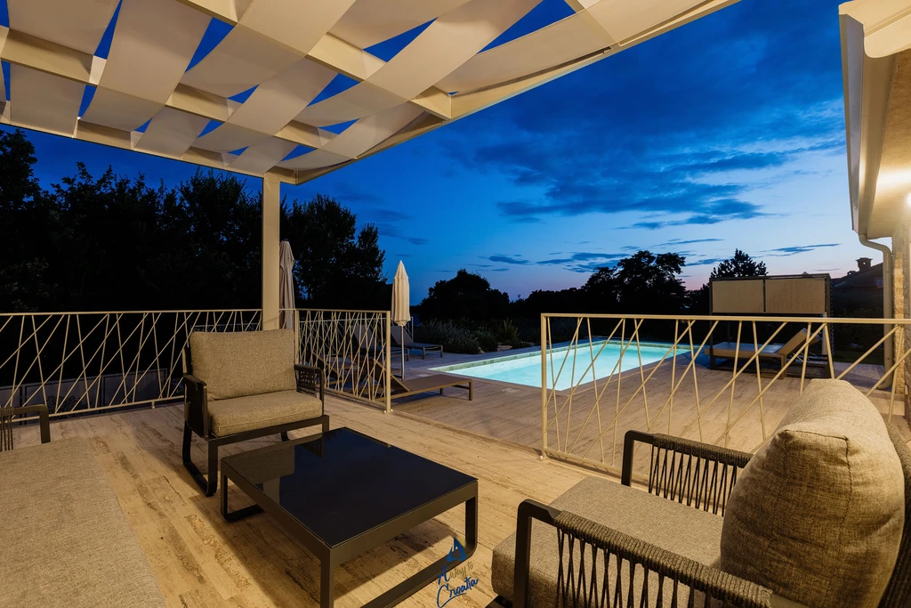 4-Bedroom Villa in Višnjan for Up to 10 Guests