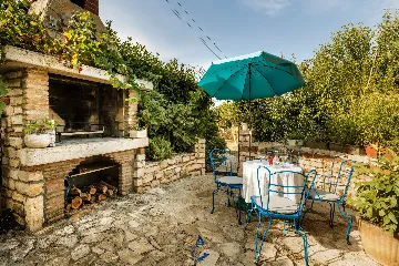 2-Bedroom Villa in Umag with Saltwater Pool