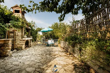 2-Bedroom Villa in Umag with Saltwater Pool