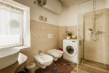 2-Bedroom Villa in Umag with Saltwater Pool