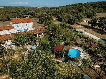 2-Bedroom Villa in Umag with Saltwater Pool