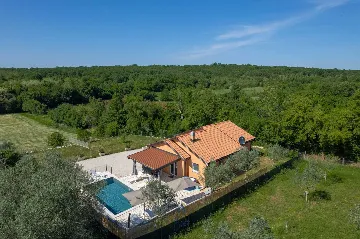 3-Bedroom Villa with Private Pool and Jacuzzi in Umag