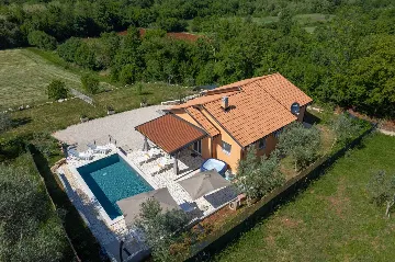 3-Bedroom Villa with Private Pool and Jacuzzi in Umag