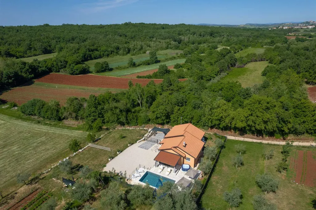 3-Bedroom Villa with Private Pool and Jacuzzi in Umag