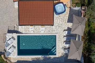 3-Bedroom Villa with Private Pool and Jacuzzi in Umag