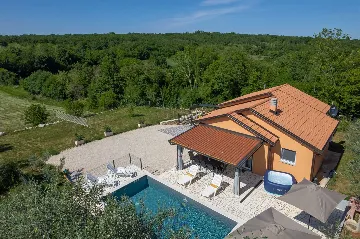 3-Bedroom Villa with Private Pool and Jacuzzi in Umag