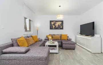 3-Bedroom Villa with Private Pool and Jacuzzi in Umag