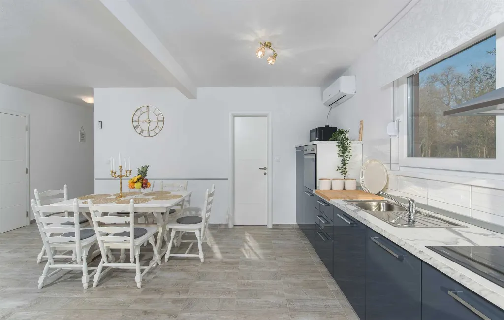 3-Bedroom Villa with Private Pool and Jacuzzi in Umag