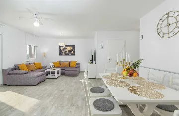 3-Bedroom Villa with Private Pool and Jacuzzi in Umag