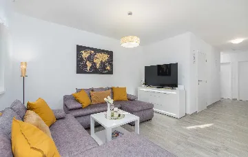 3-Bedroom Villa with Private Pool and Jacuzzi in Umag