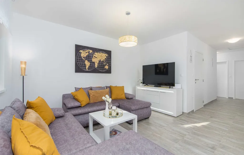3-Bedroom Villa with Private Pool and Jacuzzi in Umag