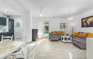 3-Bedroom Villa with Private Pool and Jacuzzi in Umag