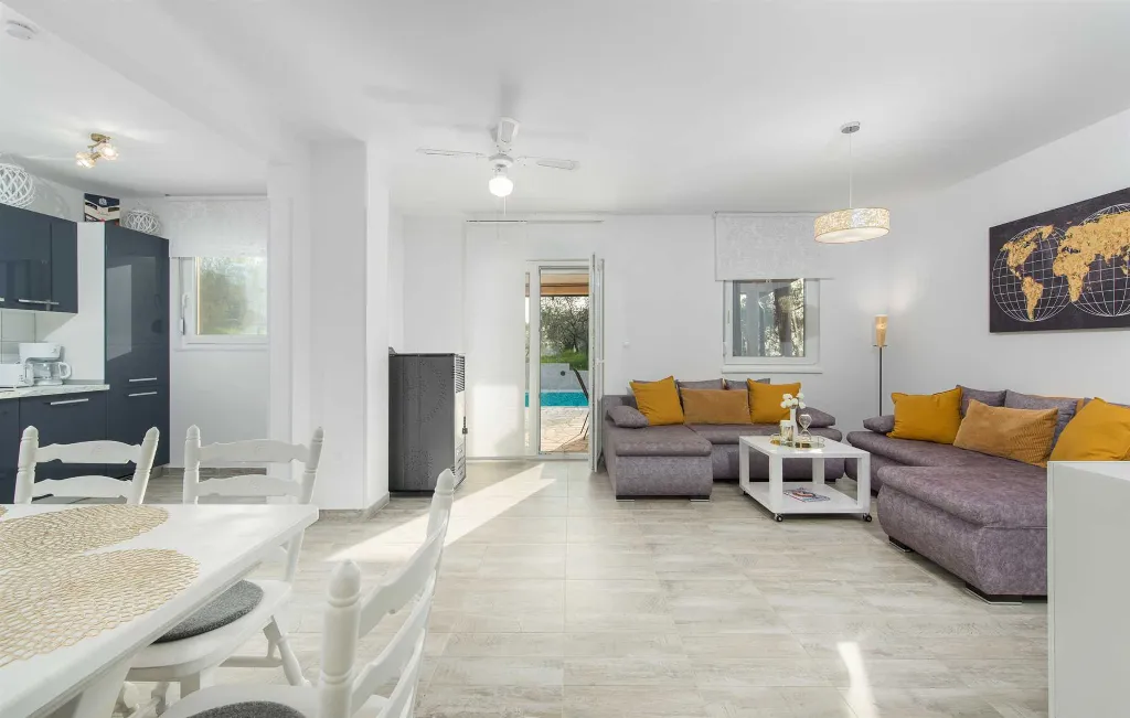 3-Bedroom Villa with Private Pool and Jacuzzi in Umag