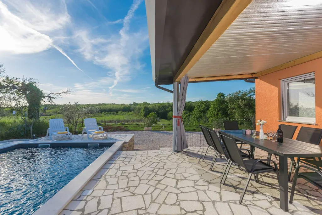 3-Bedroom Villa with Private Pool and Jacuzzi in Umag